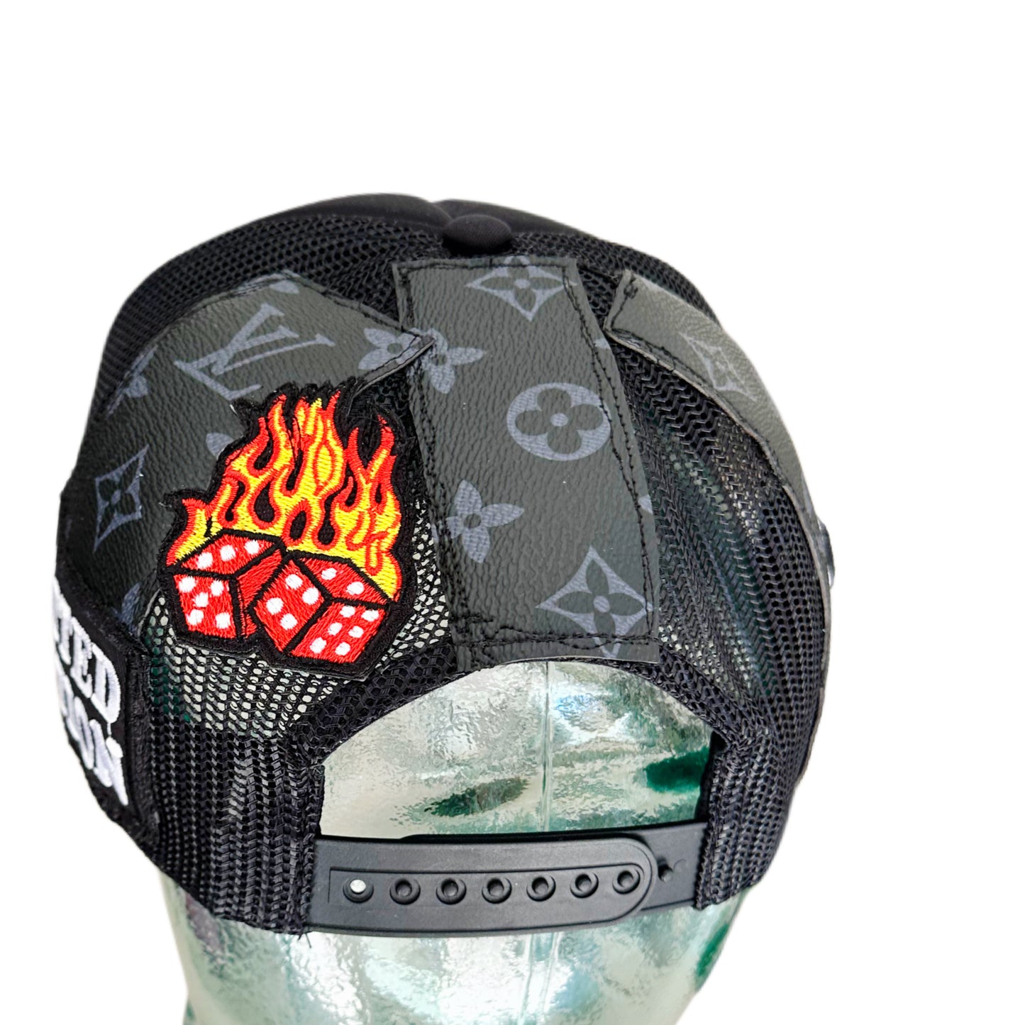 Limited edition S.C x Lv black trucker hat